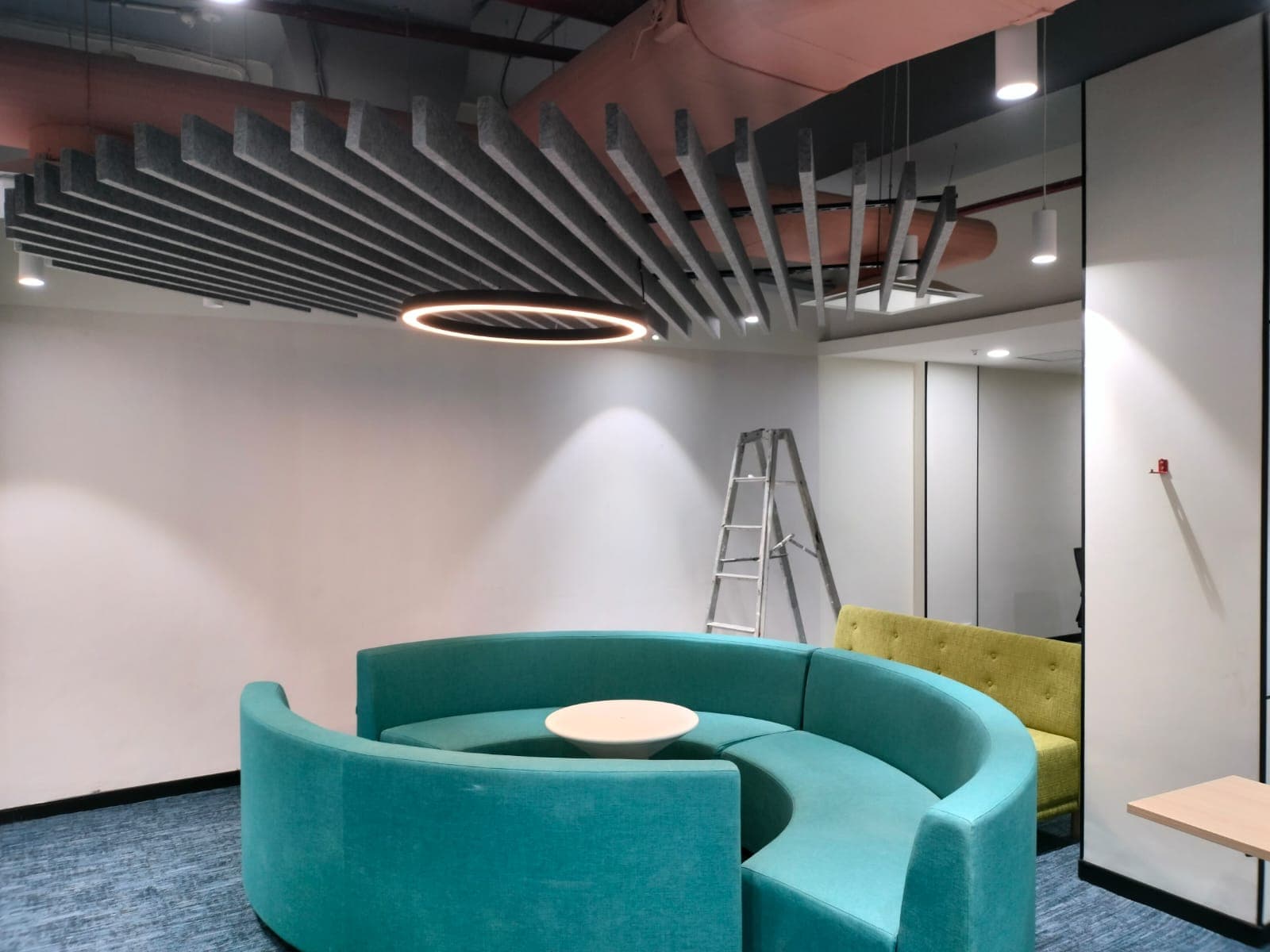 Acoustic Circular Collaboration Pod