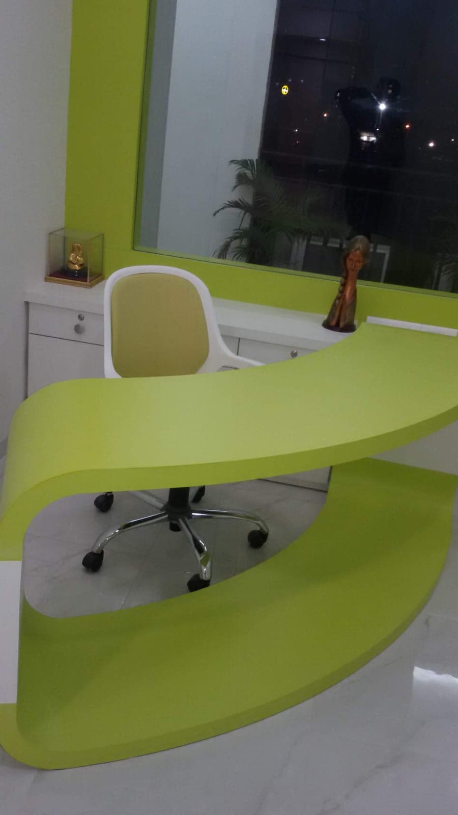 Modern Reception Desk – Creative Workspace Design